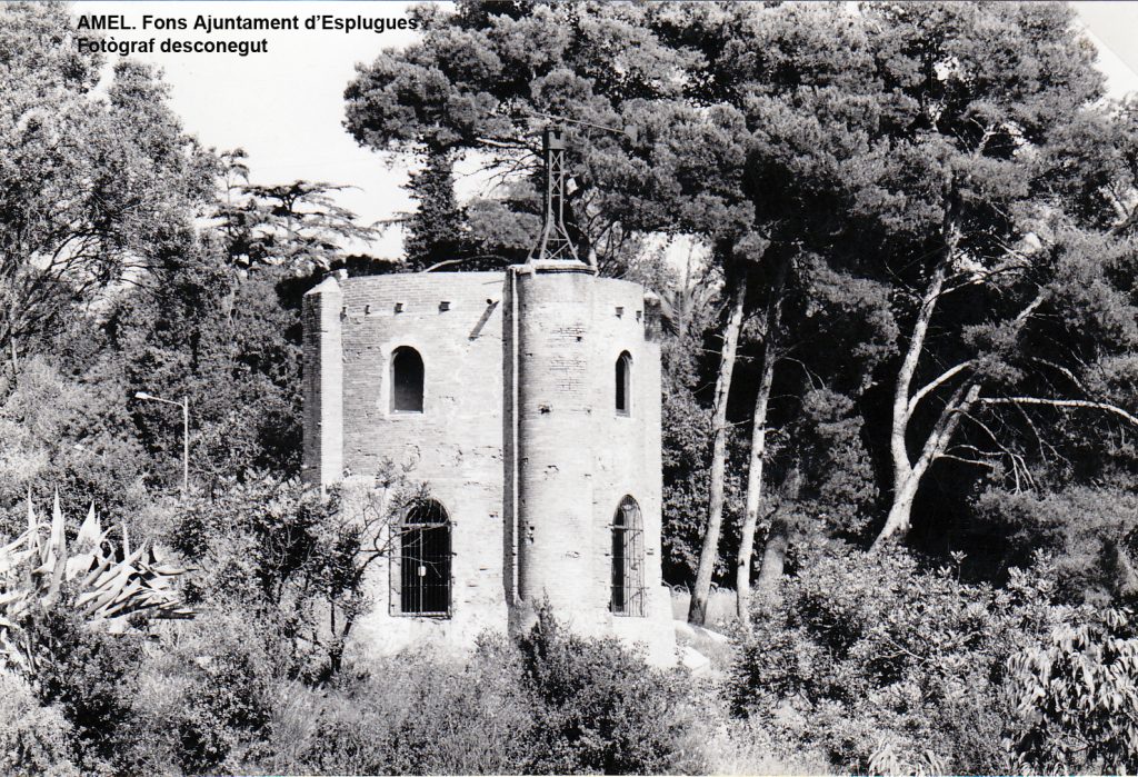 El molí de Ca n’Hospital o Casa Fàbregas, sense les aspes. 1985.