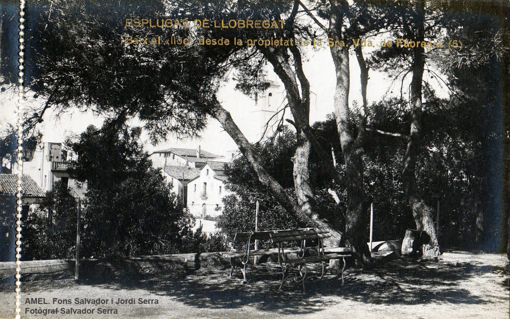 Vista des dels terrenys de 
Ca n’Hospital, en l’actualitat ocupats per jardins públics. Al centre, Can Bielet, Can Cortada i l’església. 1920-1936.