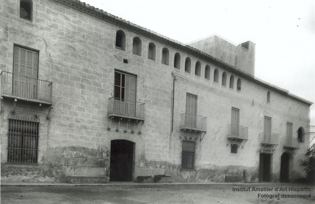 Can Cortada, construïda probablement el segle XV i reformada el 1768. Imatge de 1914.