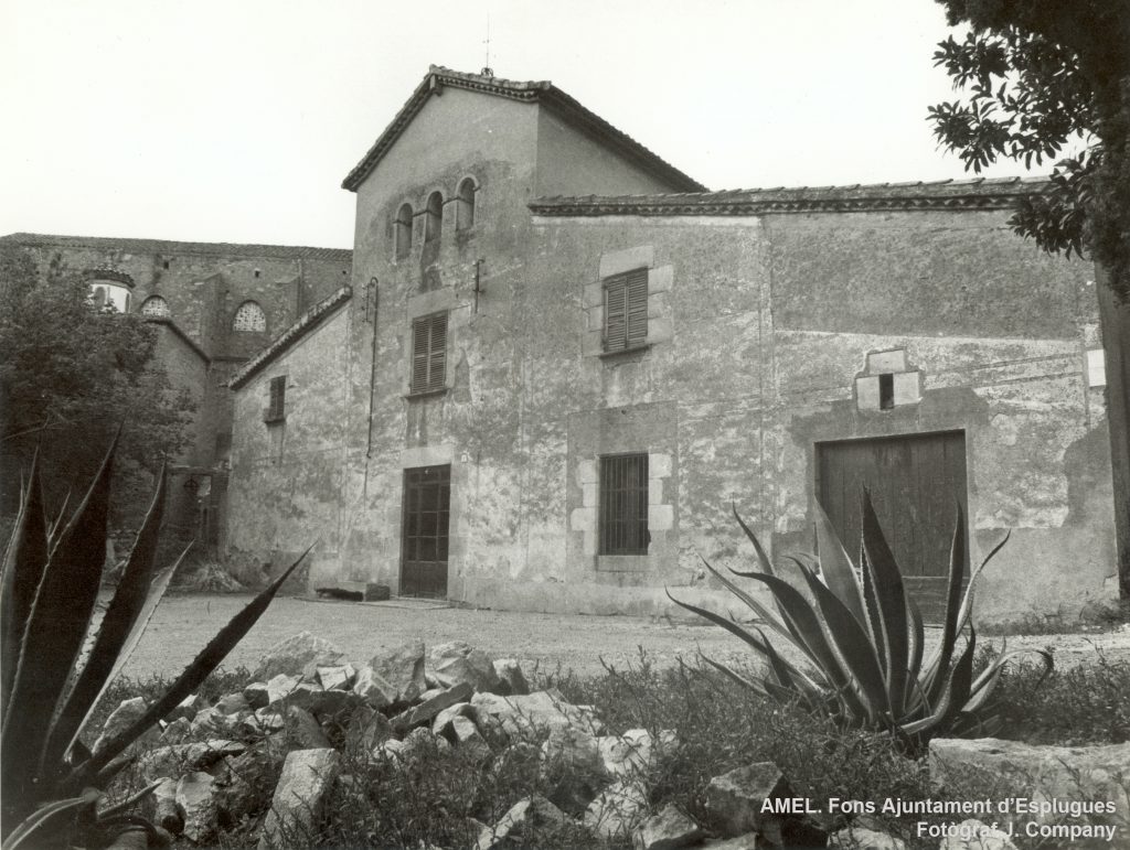 Part dels terrenys de Can Pi foren donats l’any 1925 per construir-hi la capella del Santíssim. Dècada de 1970.